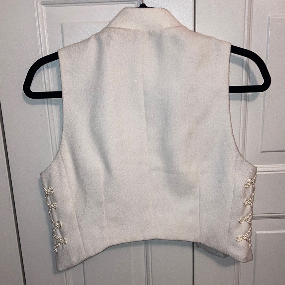 🤍 CLASSY VEST - Picture 2 of 2